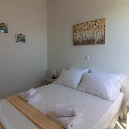 Beachside Apartment-1