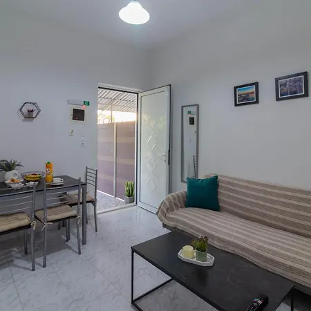 Beachside Apartment-1 Afantou