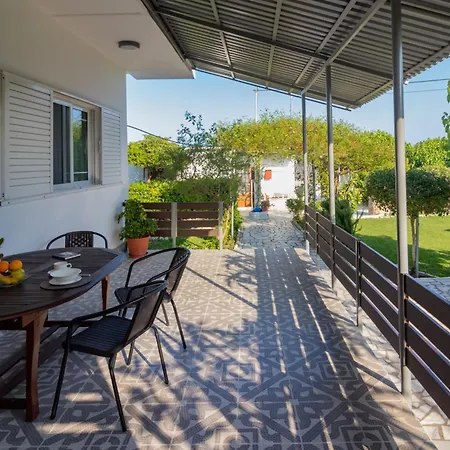 Beachside Apartment-1