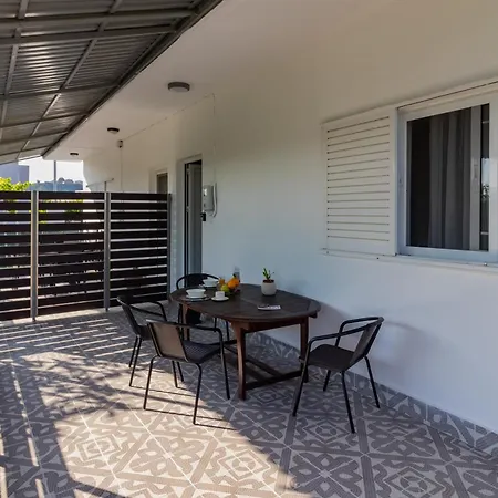 Beachside Apartment-1 Апартаменты *