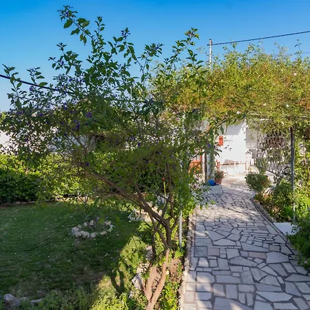 Beachside Apartment-1 *