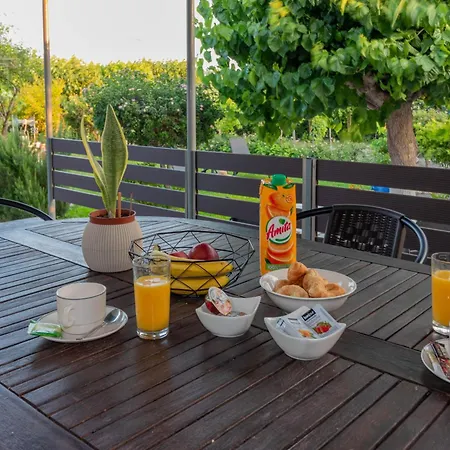 Апартаменты Beachside Apartment-1 *