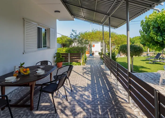 Beachside Apartment-1