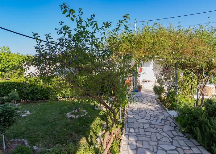 Beachside Apartment-1 *