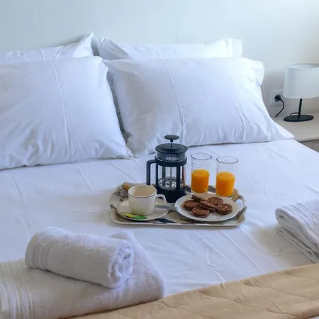 Beachside Apartment-1 * 阿凡投