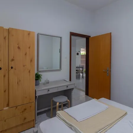 Beachside Apartment-1 *