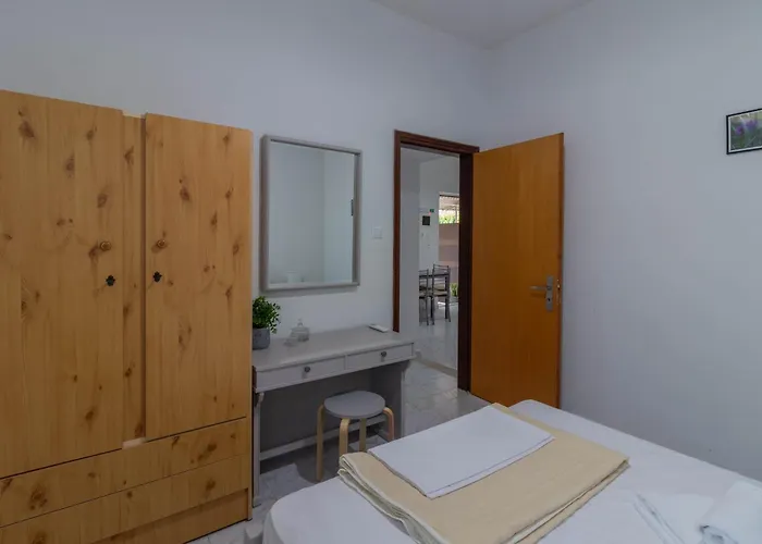 Beachside Apartment-1 *